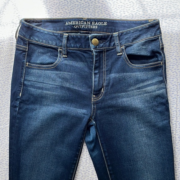 American Eagle Low-rise Skinny Dark Wash Jeggings. Size 8, regular length. - Picture 2 of 4